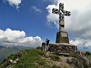 53 Per Raffi la prima volta alla croce di vetta di Cima Alben (2019 m)